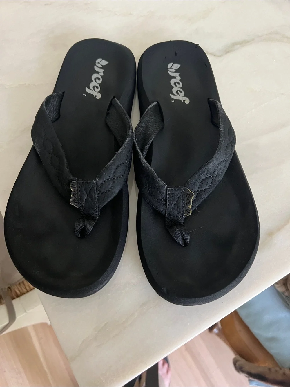 Reef Quilted Black Women's Flip Flops sz 7 gently worn.
